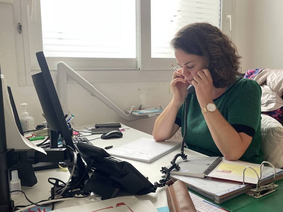 « Vous attendez que je meure ? » : Les femmes victimes de violence manquent de logements d’urgence. (OF.fr – 29/09/23)