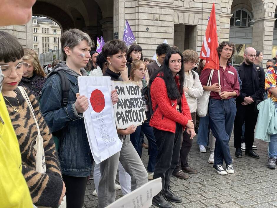 À Rennes, 200 personnes en soutien au droit à l’avortement. (OF.fr – 28/09/23)