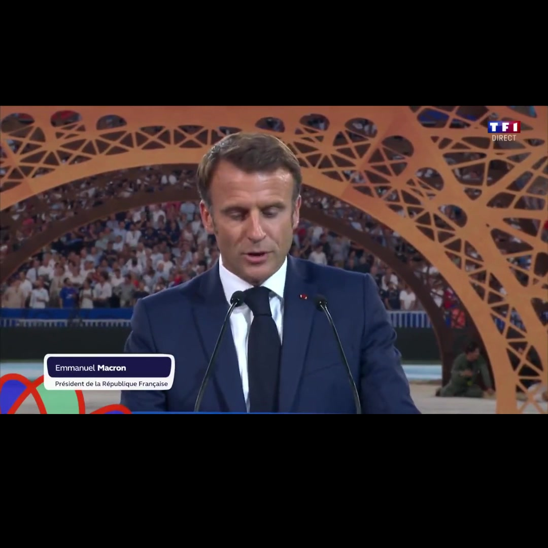 Une tempête de sifflets contre Macron au Stade de France. (Contre Attaque – 09/09/23)