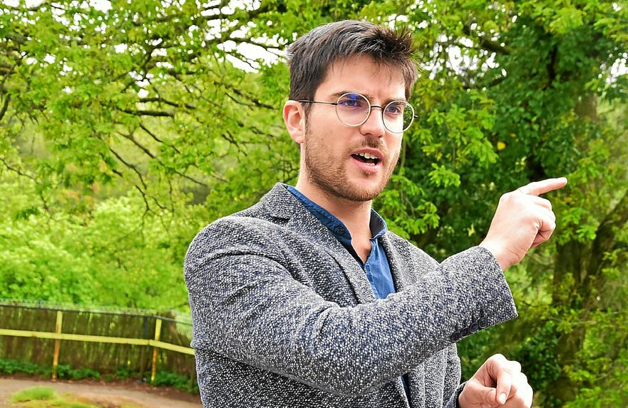 À Brest, Pierre-Yves Cadalen apporte son soutien à Olivier Cuzon. (LT.fr – 19/04/24)