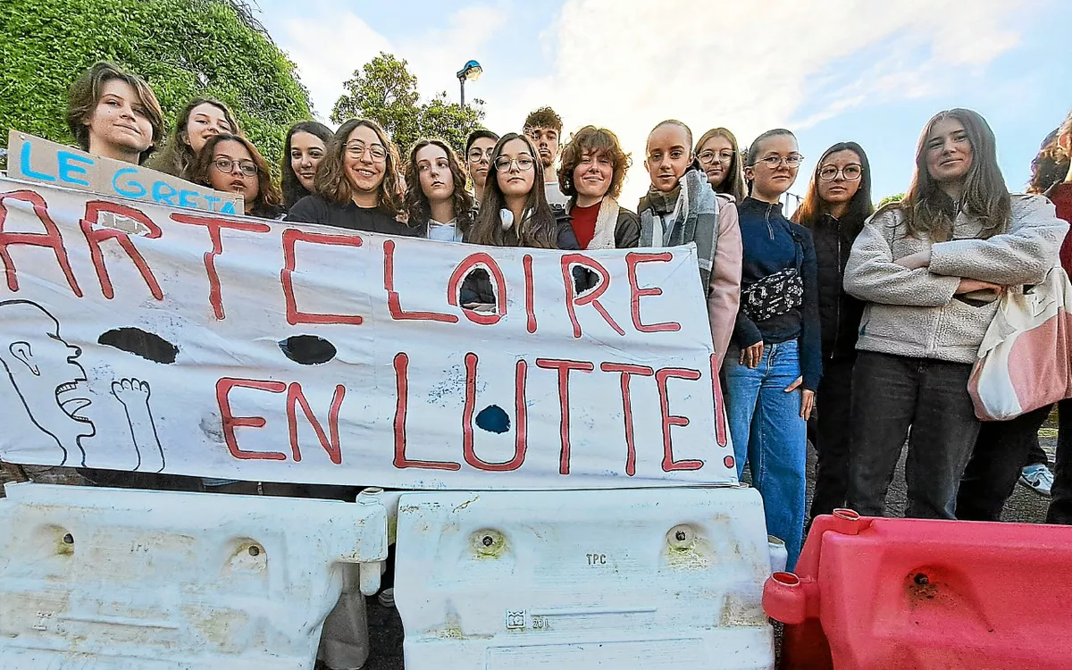 Nouveau blocus à la cité scolaire de l’Harteloire, à Brest : les cours reprendront ce vendredi (LT.fr-16/5/24)