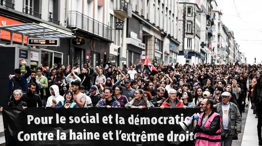 À Brest, 500 personnes défilent après la victoire du Nouveau Front populaire aux Législatives (OF.fr-7/07/24)