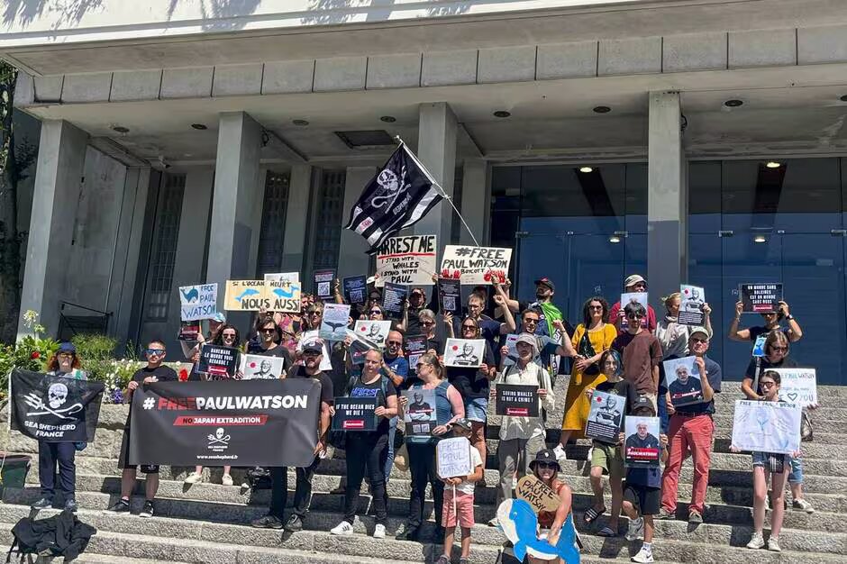 À Brest, une manifestation en soutien à Paul Watson, fondateur du mouvement Sea Shepherd (OF.fr-11/08/24)