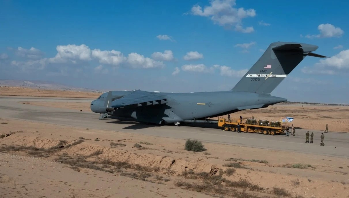 Les États-Unis achèvent leur 500e livraison aérienne d’armes à Israël depuis le 7 octobre. (The Cradle – 26/08/24)