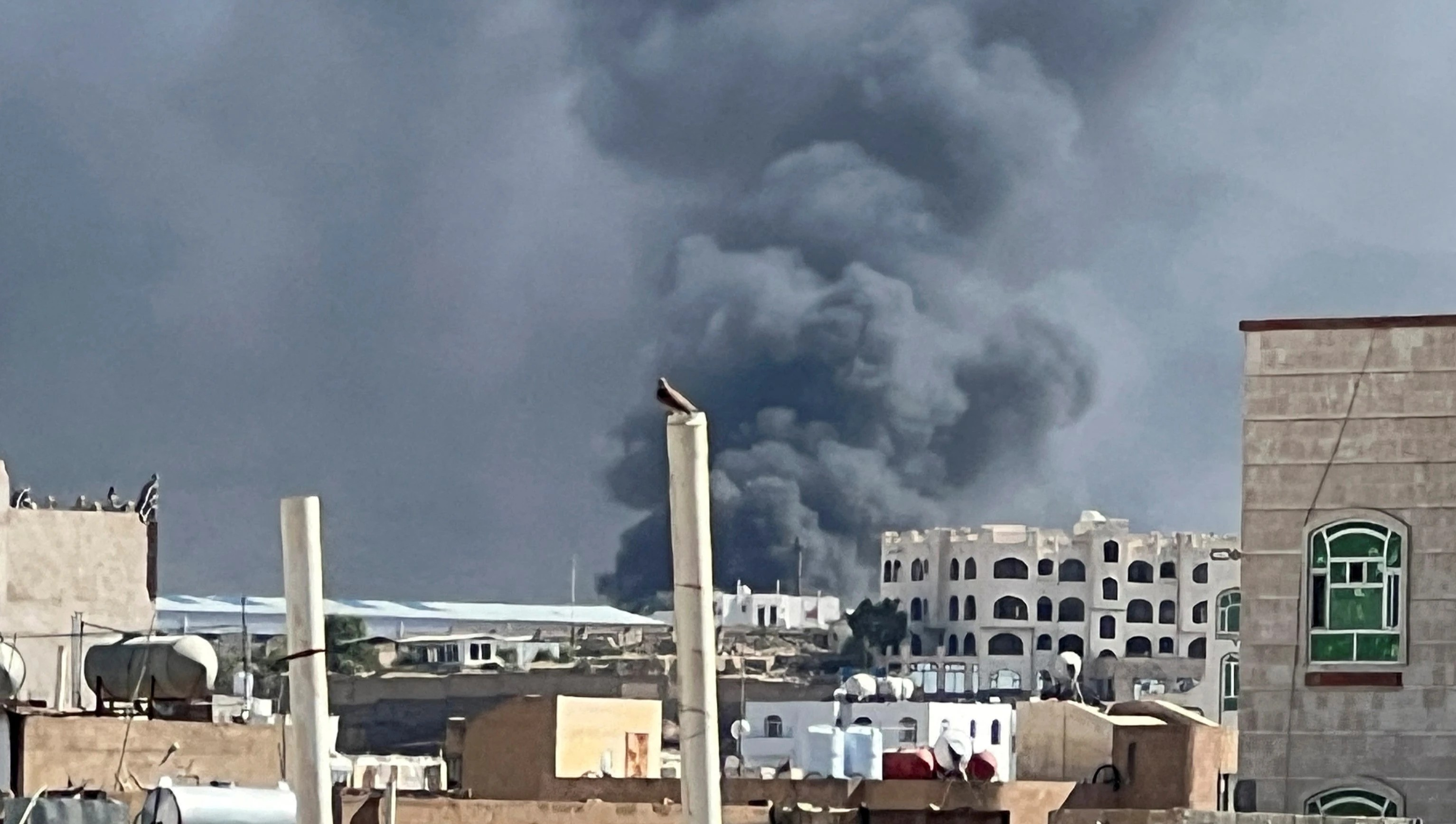 Des avions américano-britanniques bombardent une école de filles au Yémen, faisant plusieurs victimes. (The Cradle – 10/09/24)