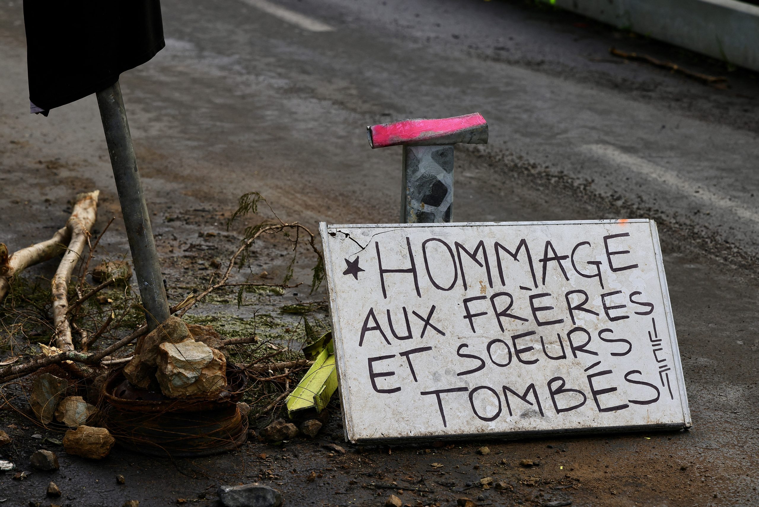 Kanaky – Nouvelle-Calédonie : Raphaël Arnault dénonce les morts, Bruno Retailleau porte plainte (H.fr-24/09/24)