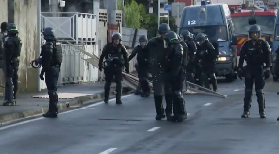 Couvre-feu à la Martinique : une répression coloniale pour étouffer la colère contre la vie chère. (RP – 19/09/24)