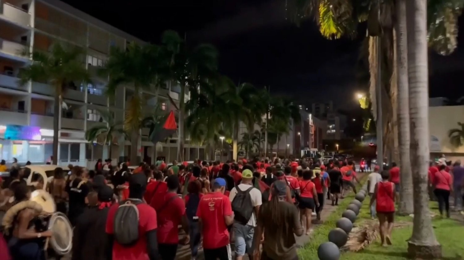 Port, aéroport, routiers… : plusieurs secteurs appellent à la grève en Martinique, la répression se durcit. (RP – 23/09/24)