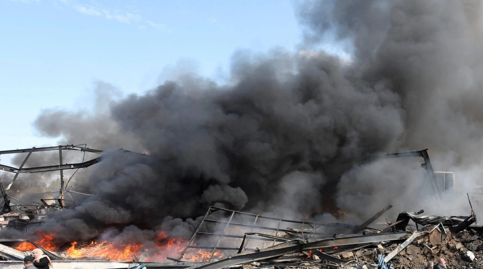 Les attaques israéliennes contre le Liban font plus de 700 morts et des milliers de blessés en moins d’une semaine. (The Cradle – 27/09/24)