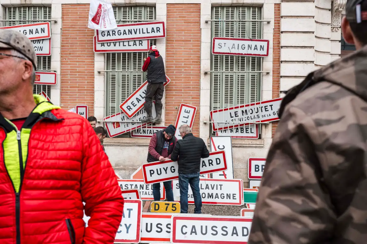 Fumier devant les préfectures, panneaux décrochés : pourquoi les mobilisations des agriculteurs  germent à nouveau (H.fr-22/10/24)