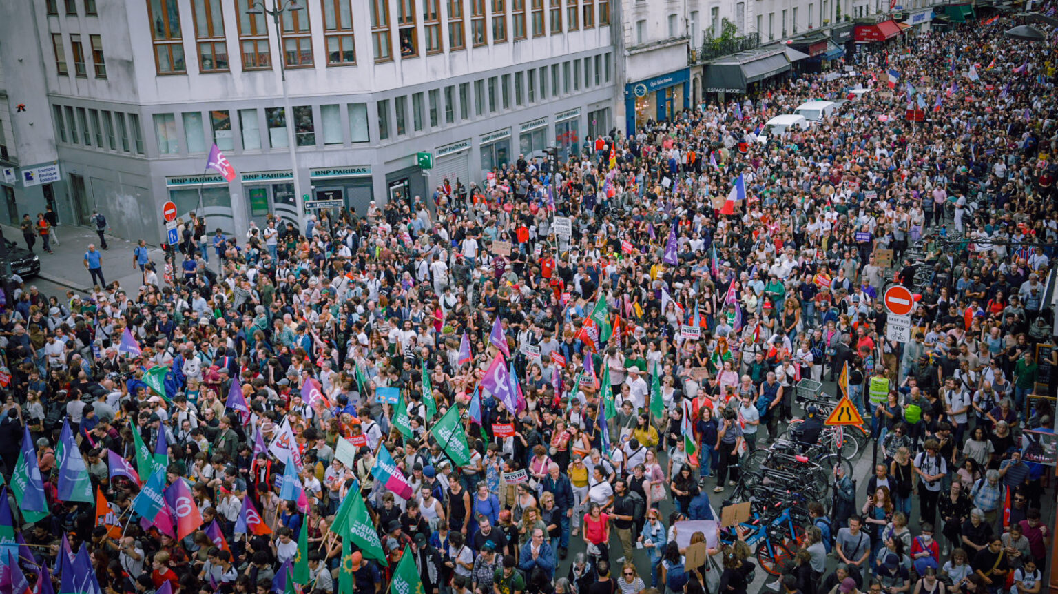Destitution de Macron : plus de 350 000 signataires pour soutenir la démarche de LFI (LI.fr-1/10/24)