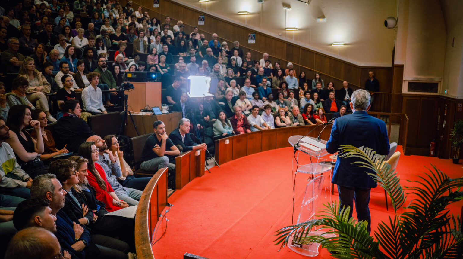« Droite d’en haut, gauche d’en bas ? » – L’Institut La Boétie reçoit le sociologue Vincent Tiberj, en présence de Jean-Luc Mélenchon (LI.fr-23/10/24)