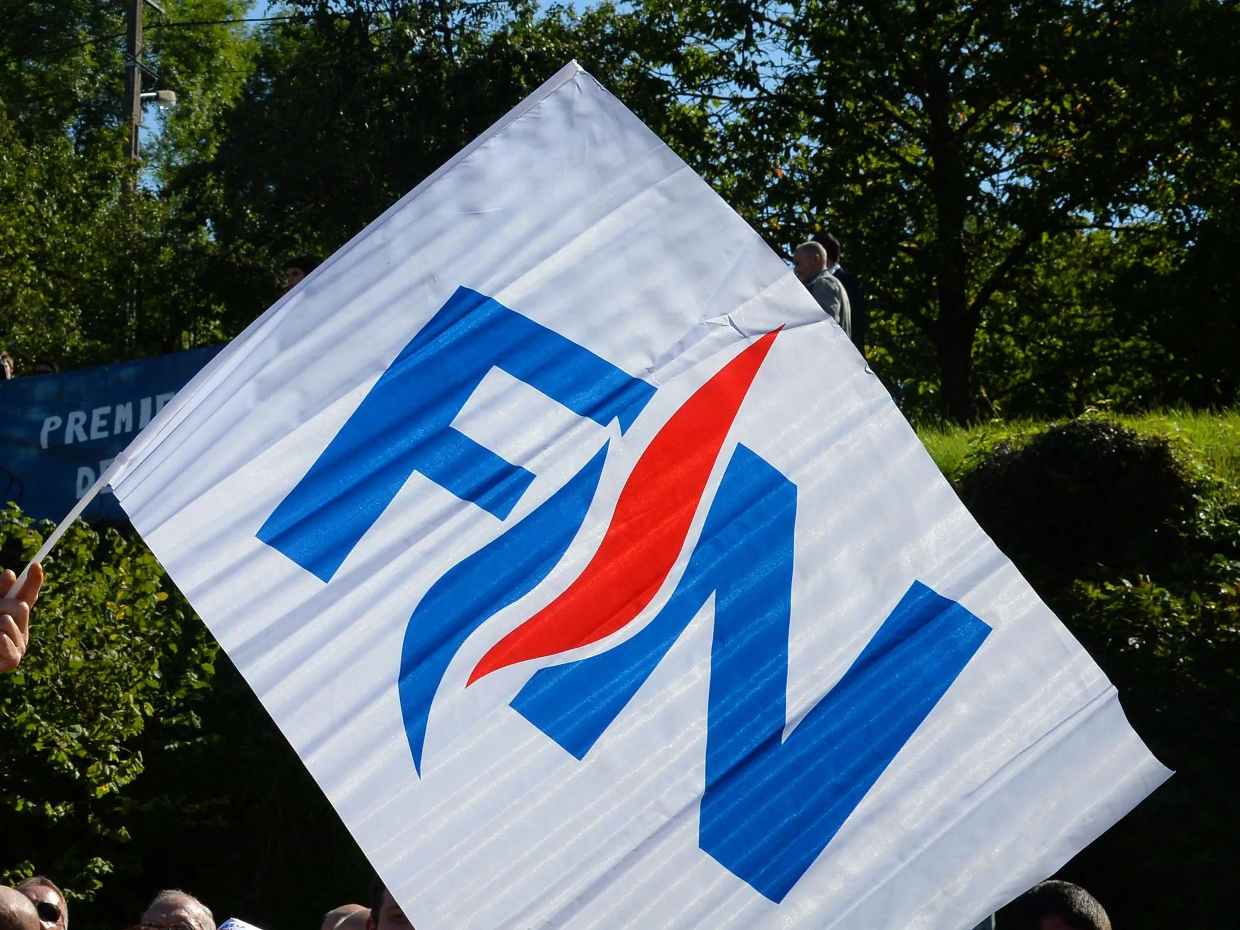 « J’étais un gladiateur face aux lions » : l’ancien militant du FN qui a fait un salut nazi est condamné à six mois de prison avec sursis (H.fr-15/11/24)