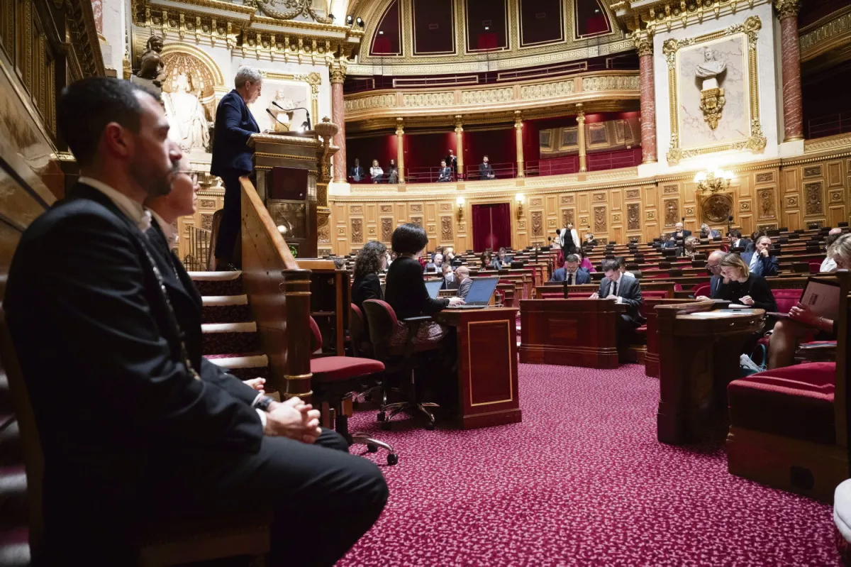 Budget de la Sécu : la droite veut créer une journée de travail gratuit (H.fr-19/11/24)