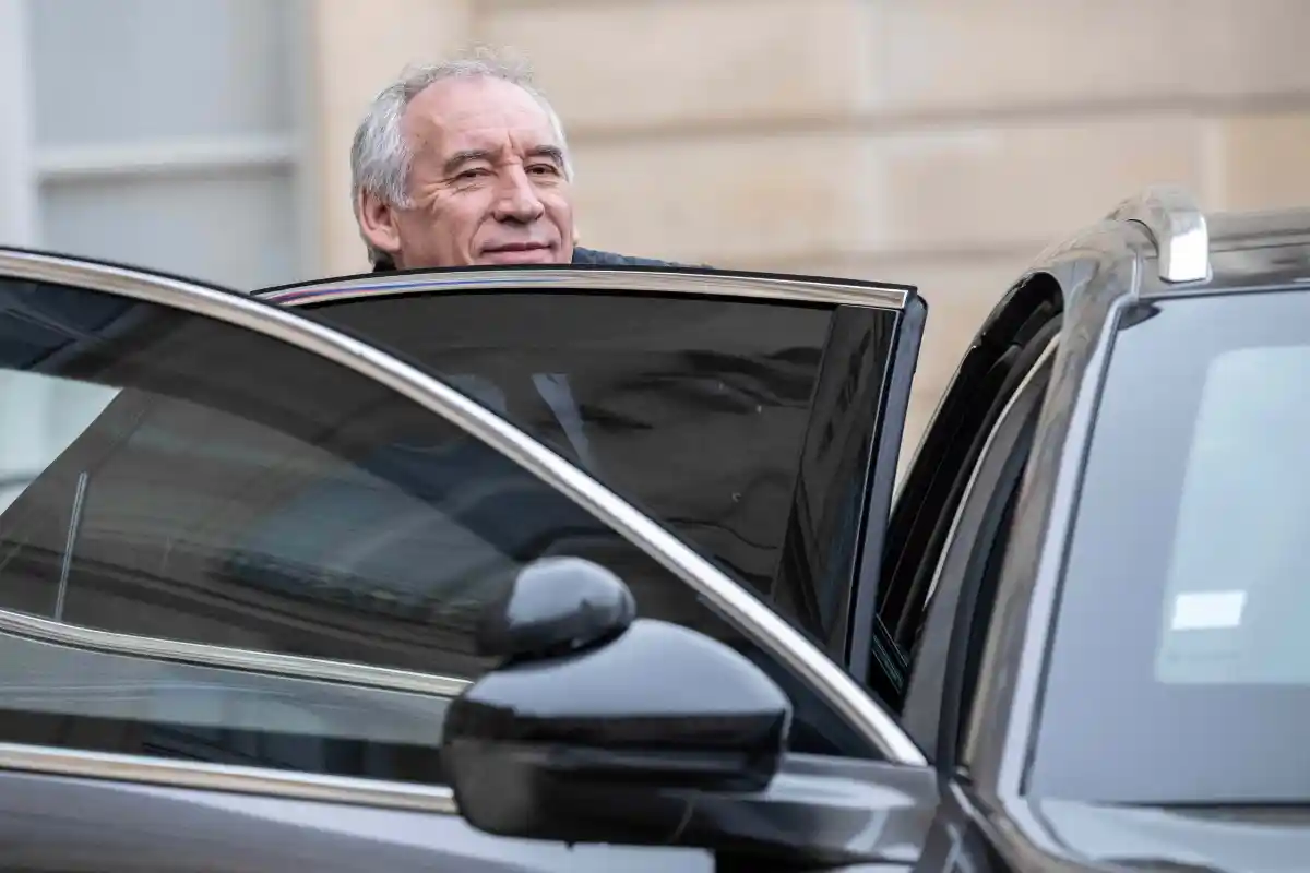 En relayant le fantasme de la « submersion » migratoire, François Bayrou galvanise à sa droite et son extrême droite (H.fr-28/01/25)