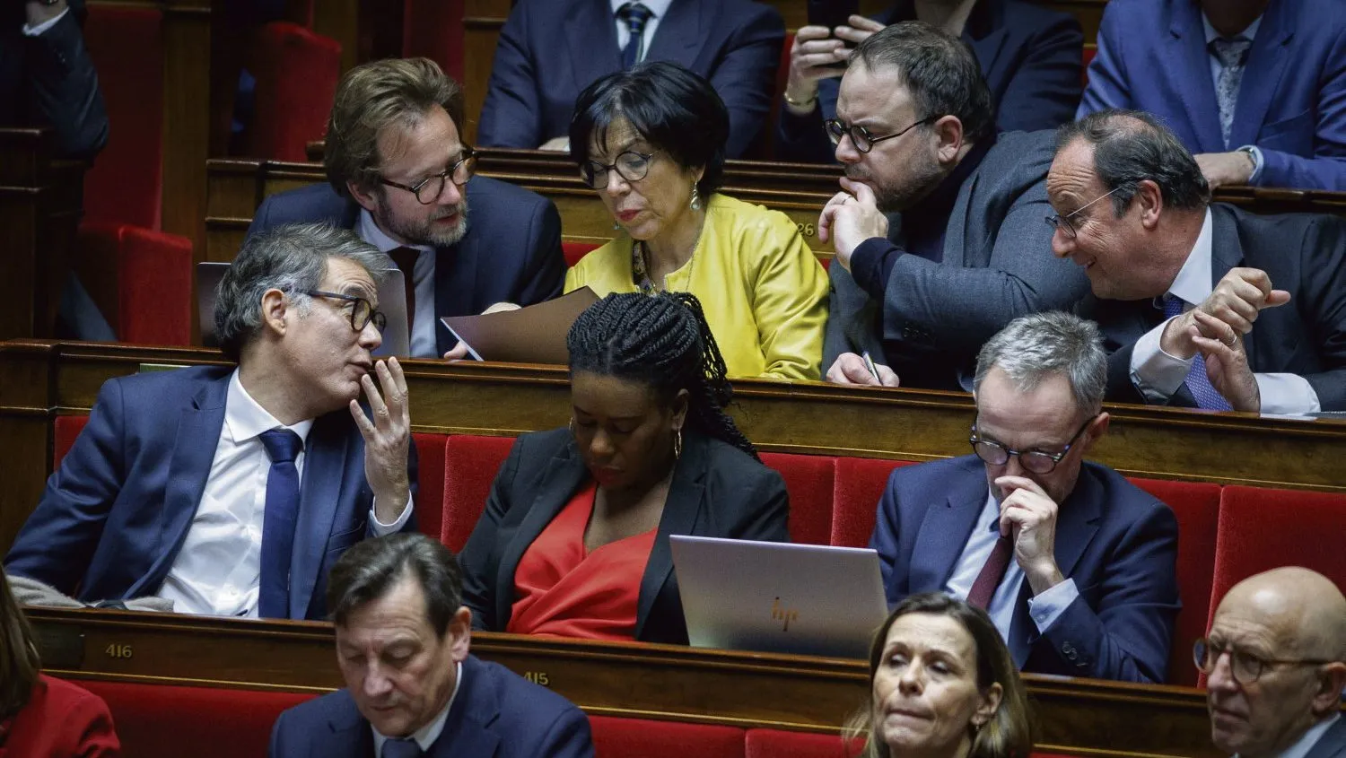 Censurer ou ne pas censurer François Bayrou, l’heure du choix au PS (H.fr-15/01/25)