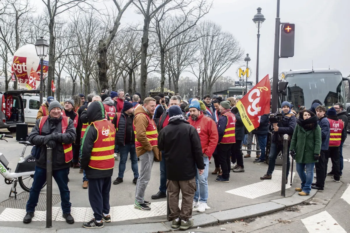 « Aujourd’hui, le message est clair : on veut la sauvegarde de tous les emplois », les salariés de la Fonderie de Bretagne manifestent devant l’Assemblée (H.fr-4/02/25)