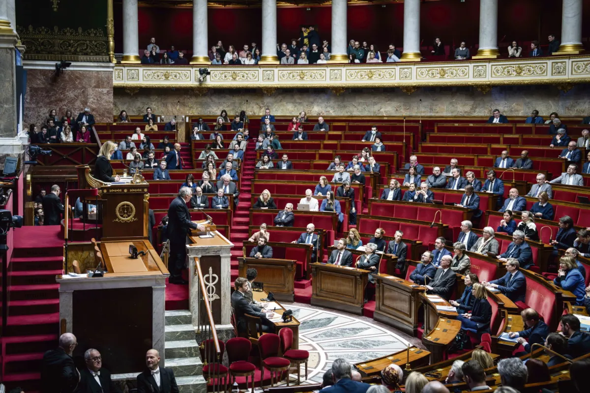 Des contorsions et deux 49.3 pour un budget austéritaire (H.fr-3/02/25)