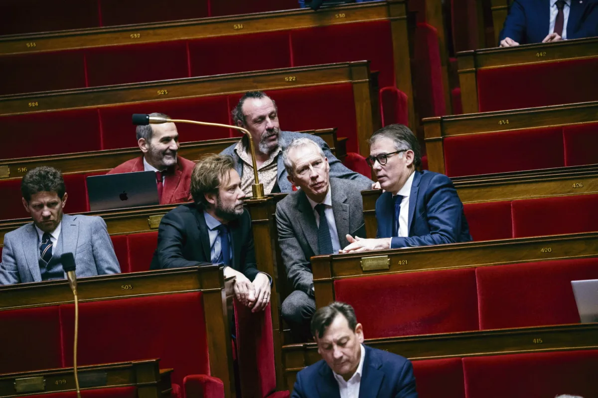 Budget : un texte de « compromis » qui penche à droite toute (H.fr-3/02/25)