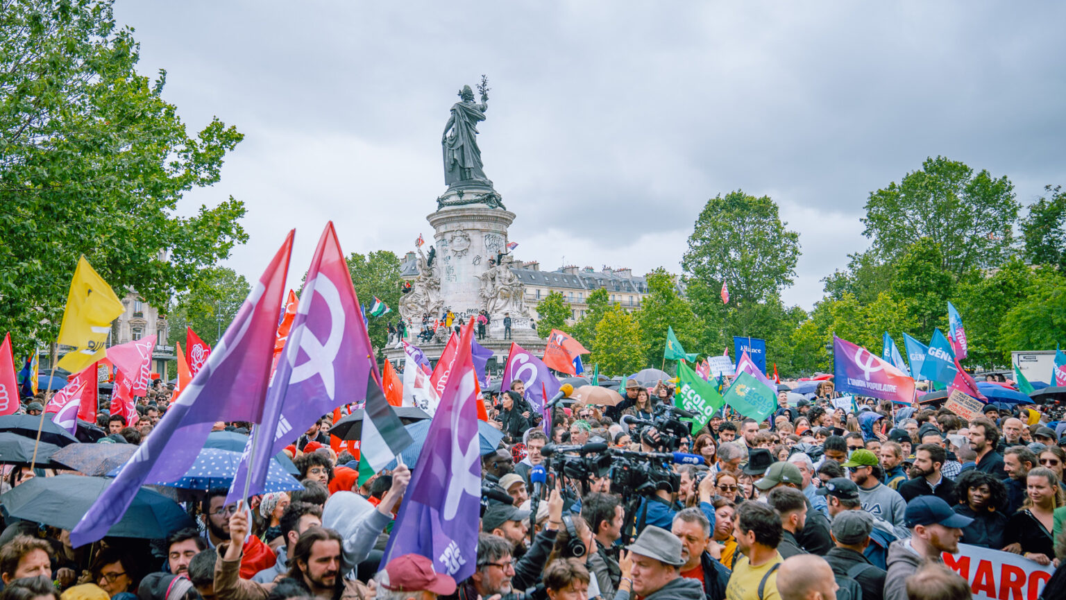 Une nouvelle République pour une nouvelle France : les propositions de LFI pour une 6e République et une refonte des institutions (LI.fr-8/04/25)