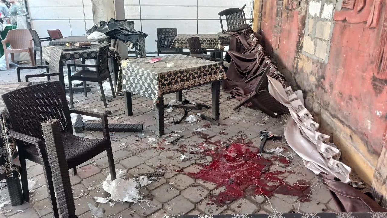 Israël bombarde le dernier restaurant de Gaza City – une nuit cauchemardesque. (SOFS – 08/05/25)