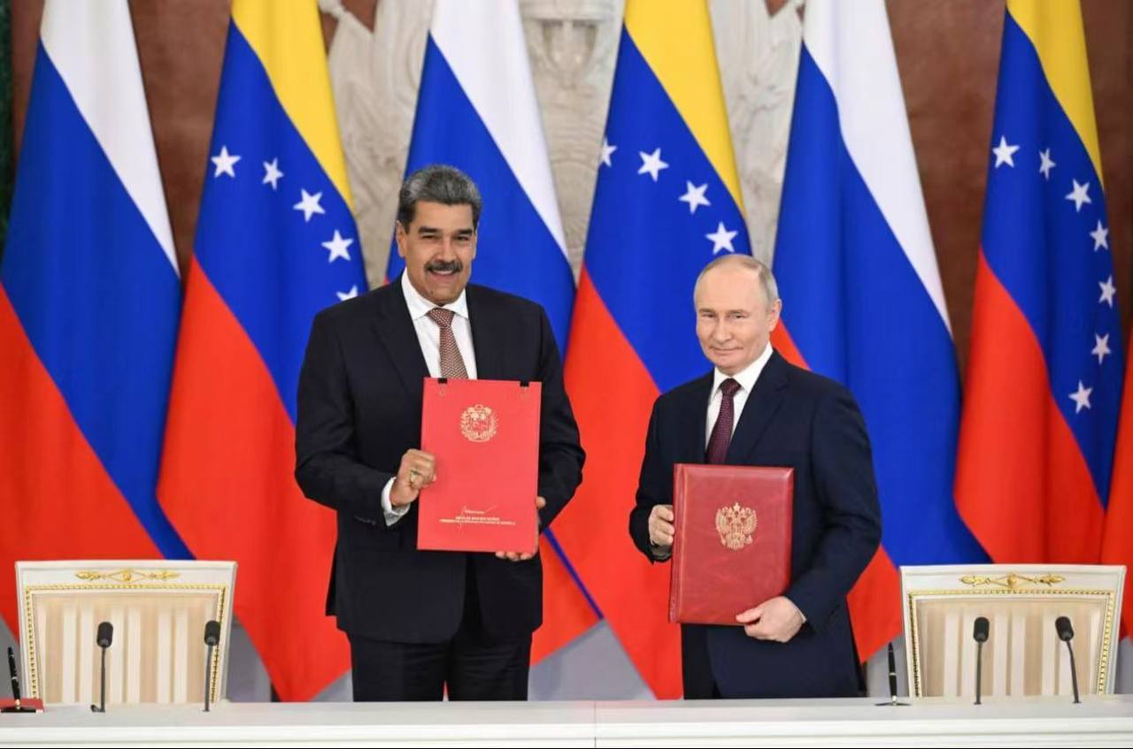 Le Venezuela et la Russie signent un accord stratégique pour une décennie de coopération intégrale. (Les 2 Rives – 07/05/25)