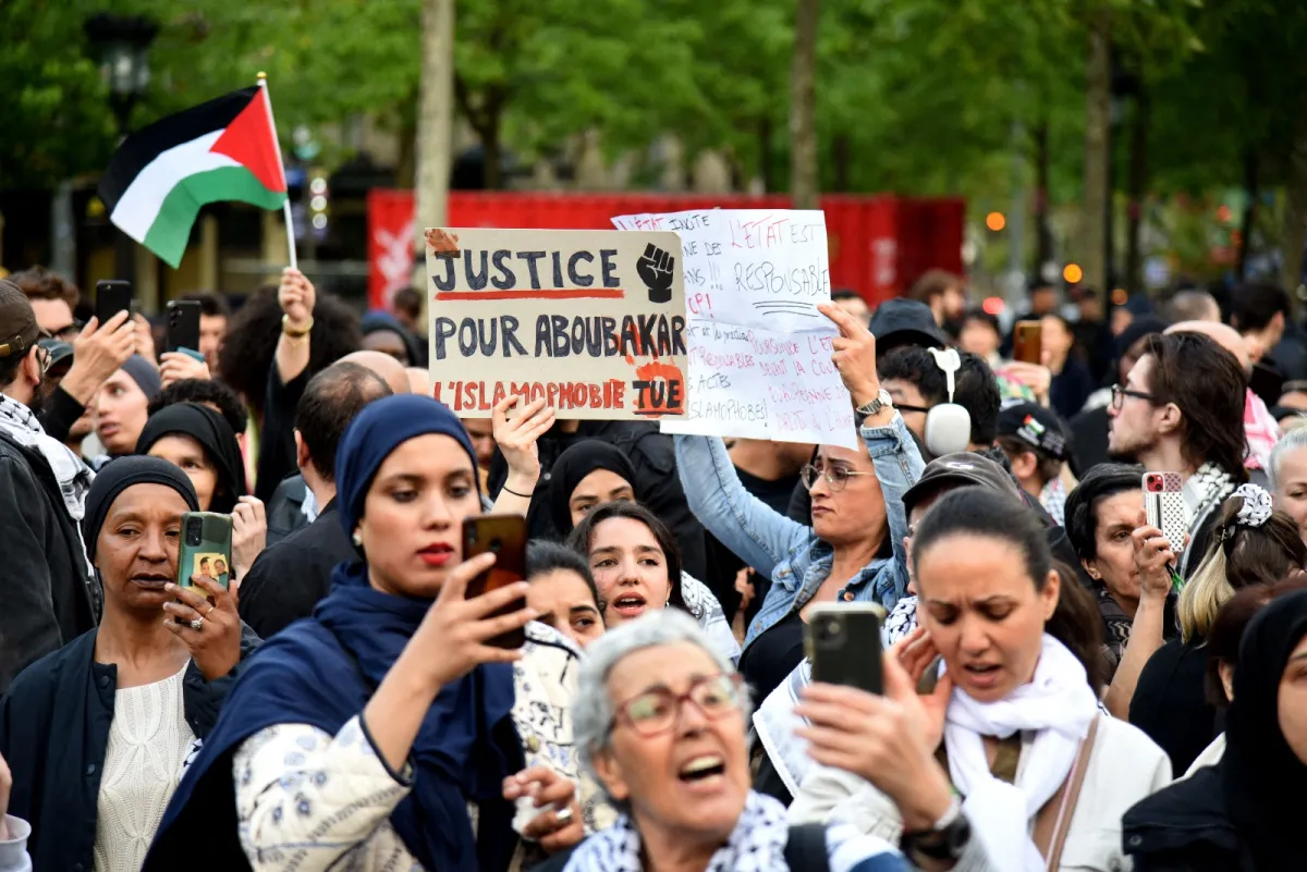 Face à la « banalisation de l’islamophobie », personnalités et associations appellent à un rassemblement d’ampleur à Paris le 11 mai (H.fr-9/05/25)