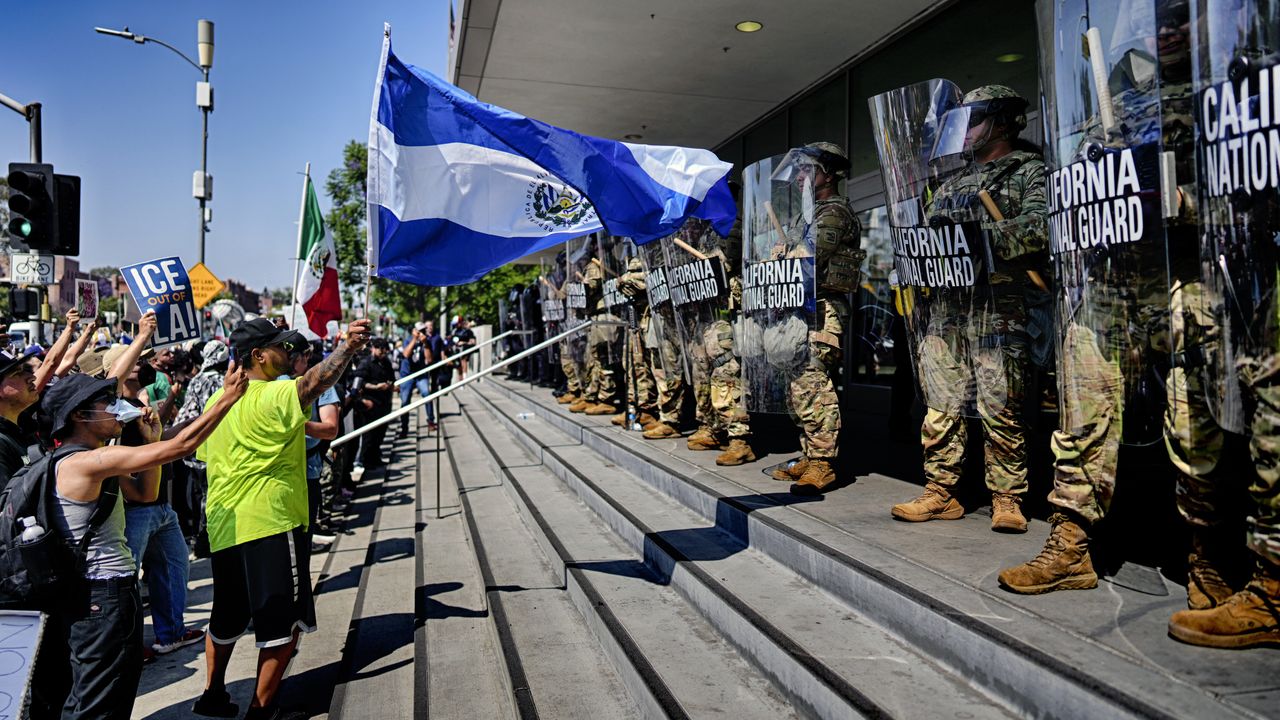 Les manifestations contre les rafles fascistes de l’ICE et le déploiement de l’armée à Los Angeles se multiplient partout aux États-Unis. (WSWS – 11/06/25)