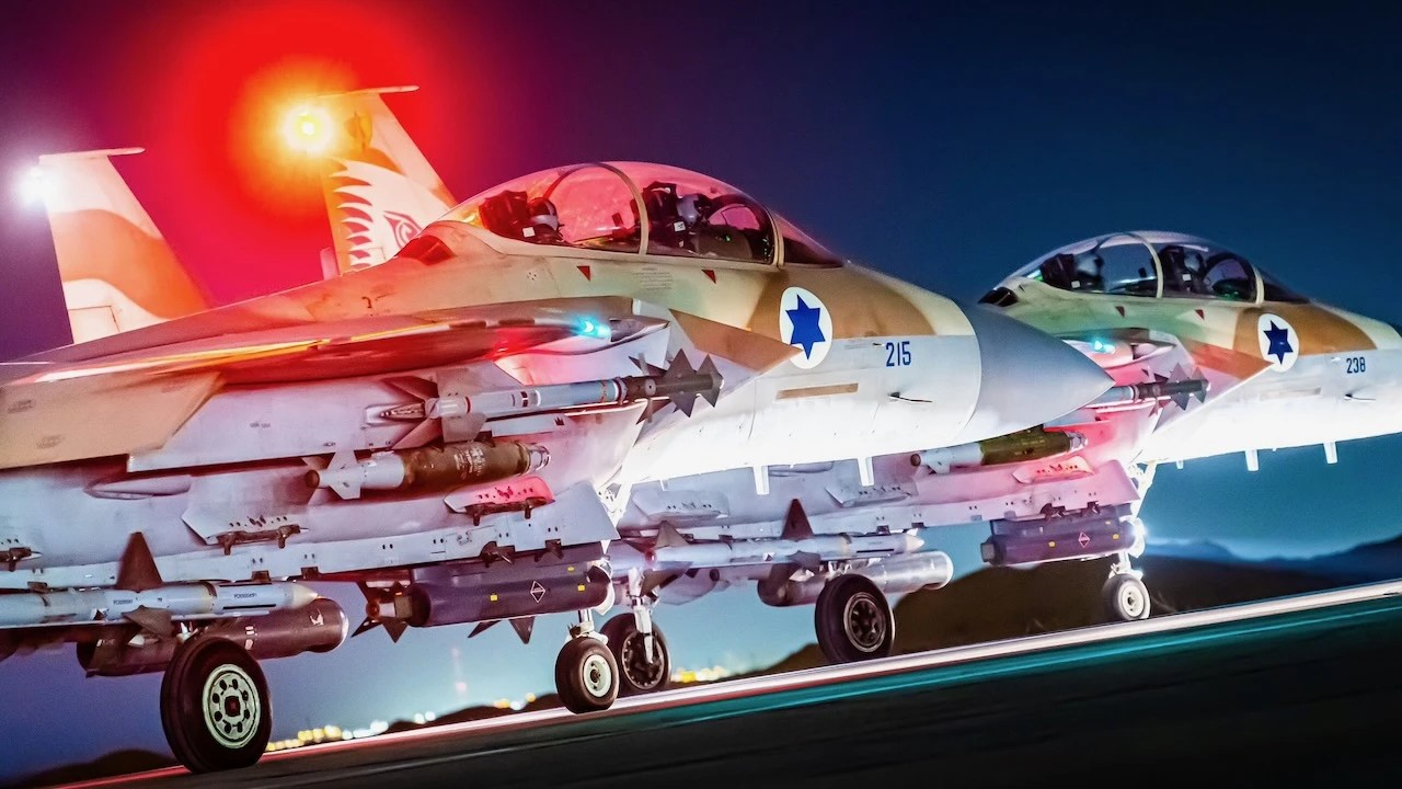 Israël bombarde Téhéran et déclare une « longue » guerre contre l’Iran. (The Cradle – 13/06/25)