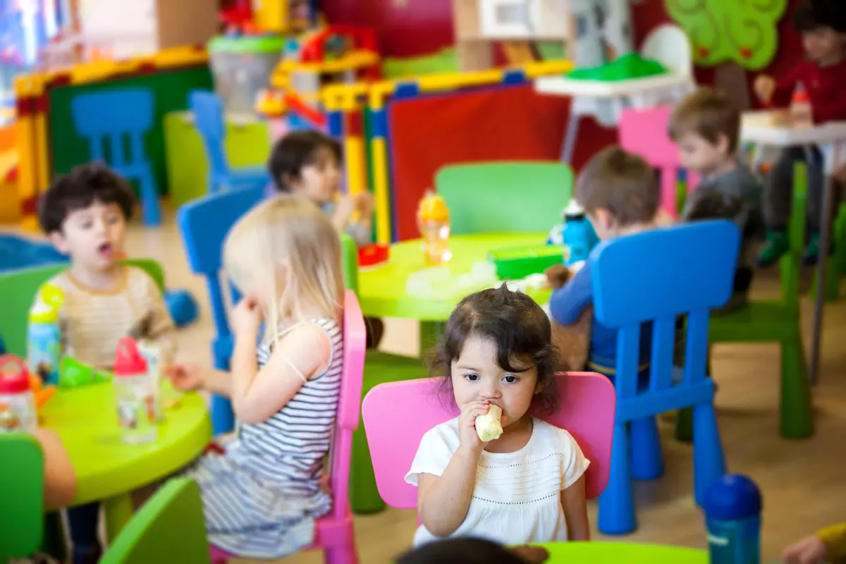 Crèches : le gouvernement crée « un sous-diplôme » dans la Petite Enfance, un pansement (dangereux) sur une plaie béante (H.fr-25/07/25)