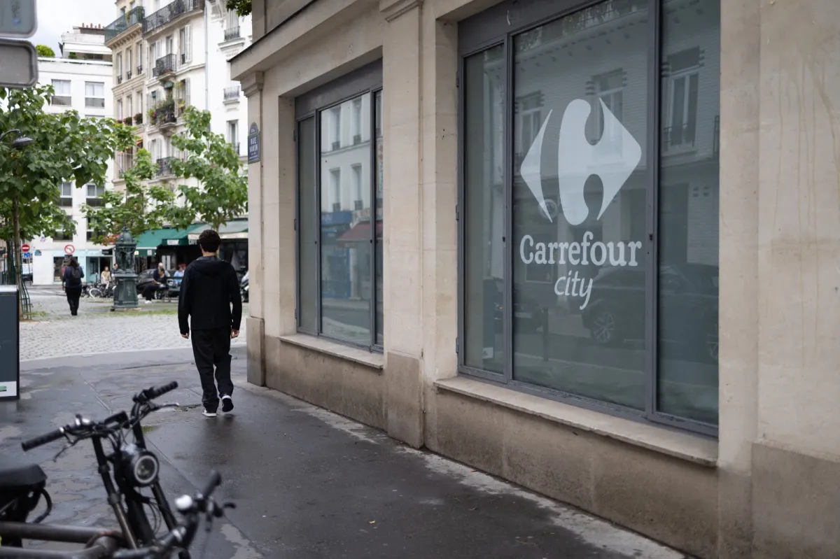 Au « village des enfants gâtés » : la pétition contre un Carrefour City à Paris, symbole de la sécession des riches ? (H.fr-25/07/25)