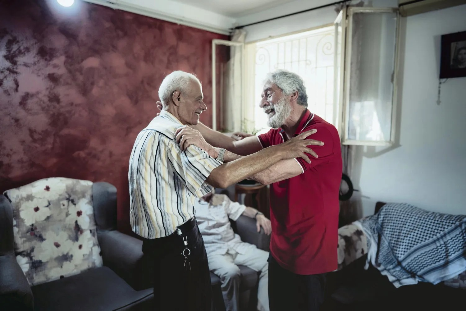 « Il n’a jamais abandonné, et c’est très respectable » : pour son retour au Liban, l’ancien prisonnier politique Georges Ibrahim Abdallah accueilli en héros dans son village natal. (l’Humanité – 28/07/25)