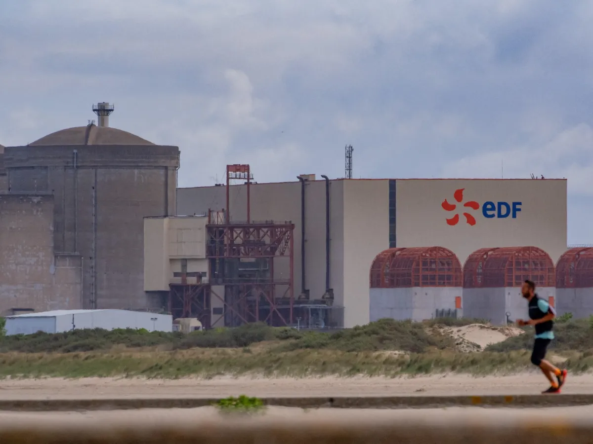 Invasion de méduses, canicule, eau trop chaude : le réchauffement climatique menace le fonctionnement des centrales nucléaires (H.fr-11/08/25)