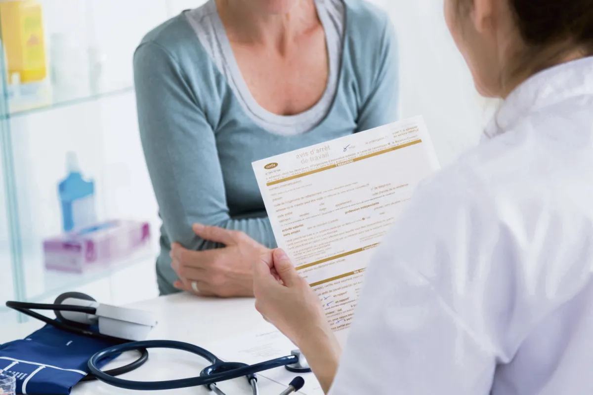 Entretien-Arrêts maladie : « Quand Macron dit qu’il n’aime pas qu’on dise que le travail est pénible, cela envoie un mauvais message » (H.fr-10/08/25)