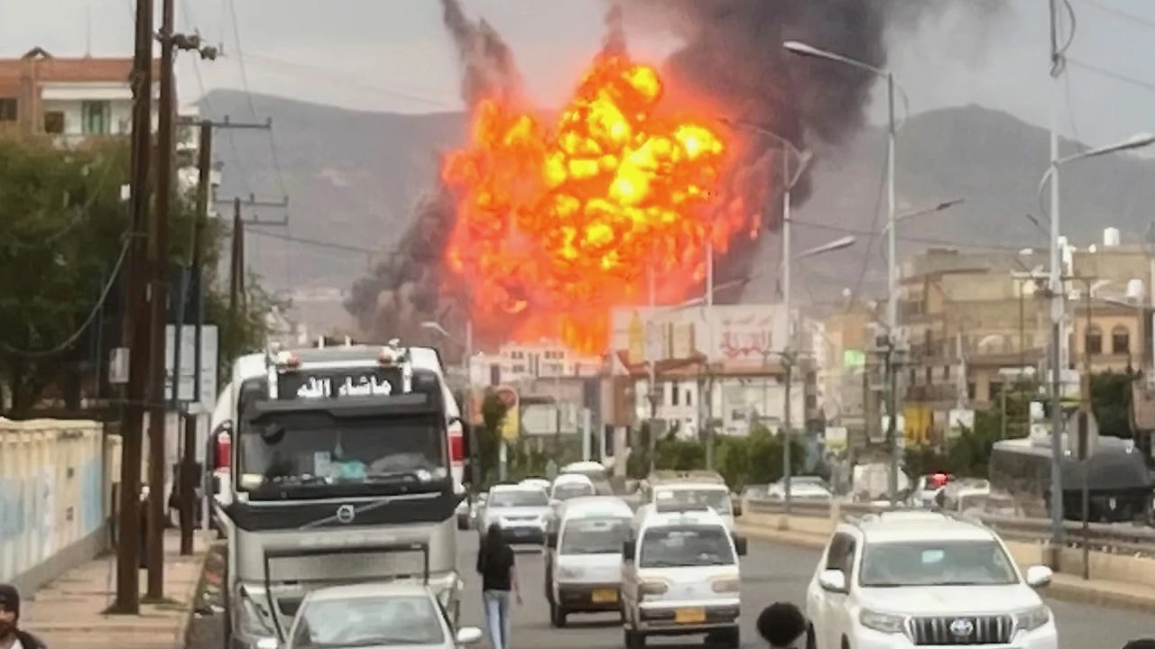 Israël tue des dizaines de civils au Yémen lors d’un raid contre le siège du gouvernement & plusieurs médias. (10/09/25 – SOFS)