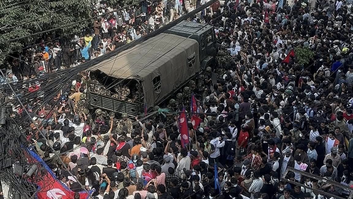 Cinq thèses sur la situation au Népal. (Peoples Dispatch – 11/09/25)