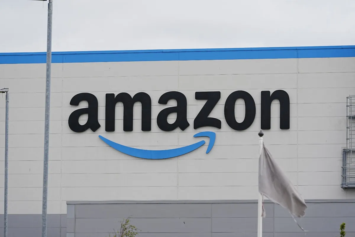 L’intelligence artificielle l’excuse d’Amazon pour supprimer jusqu’à 30 000 emplois (H.fr-28/10/25)
