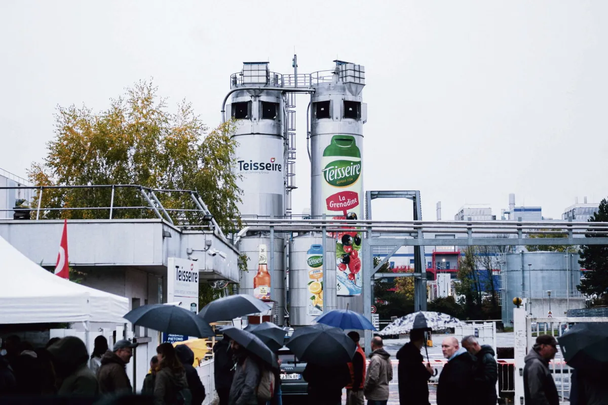 « On a une direction d’hypocrites prête à tout pour augmenter ses profits » : l’usine historique des sirops Teisseire va fermer supprimant plus de 200 postes (H.fr-20/10/25)