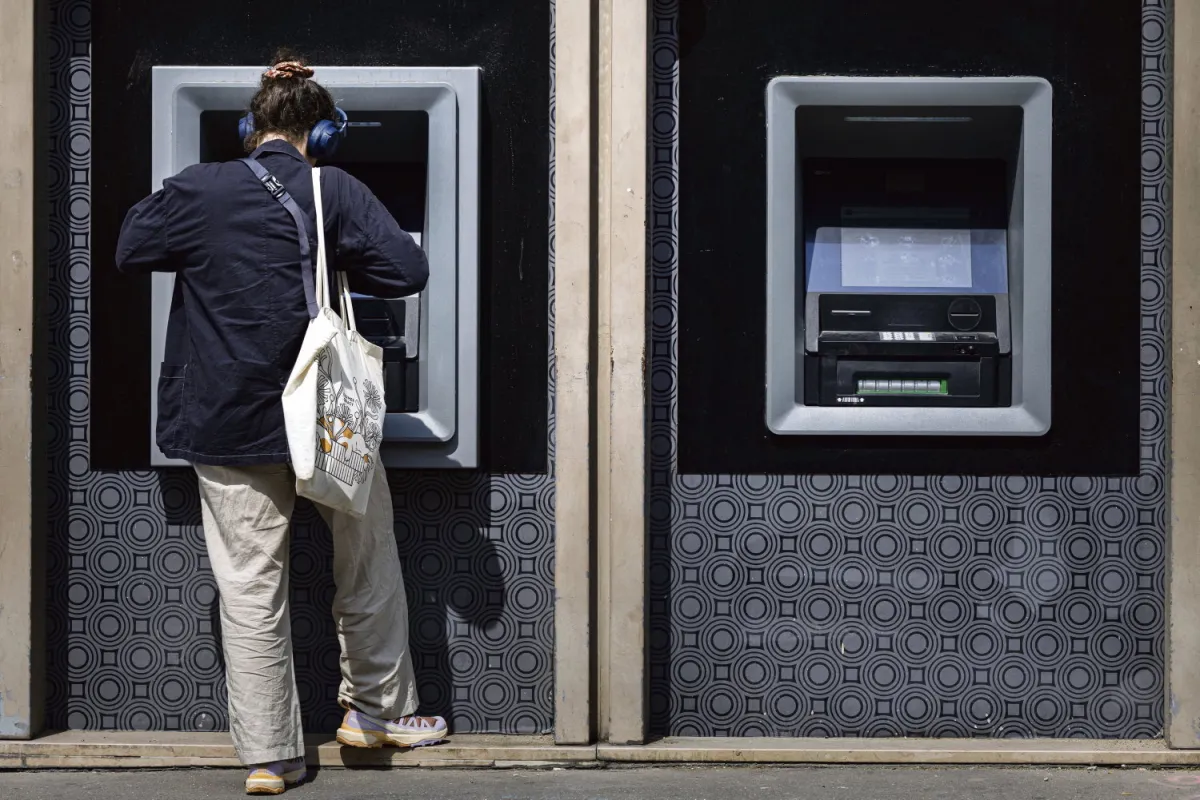 Frais bancaires : Bercy tente de rassurer banques et consommateurs sur les découverts  (H.Fr-4/11/25)