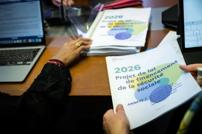 « Arnaque », « le compte n’y est pas » : pourquoi une partie de la gauche n’a pas voté le décalage de la réforme des retraites en commission (H.fr-2/11/25)